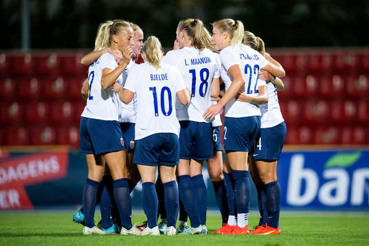 Sophie Roman Haug of Norway celebrates with teammates