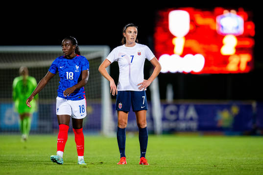 Viviane Asseyi of France and Ingrid Syrstad Engen of Norway