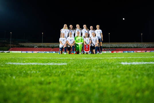 The starting eleven of Norway pose for a team photo