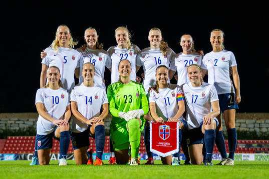 The starting eleven of Norway pose for a team photo