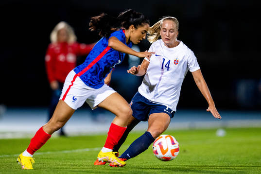 Sakina Karchaoui of France and Amalie Eikeland of Norway