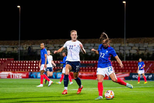 Sophie Roman Haug of Norway and Eve Perisset of France