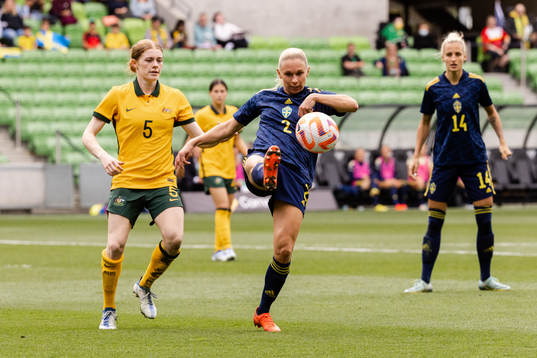 Cortnee Vine of Australia and Jonna Andersson of Sweden