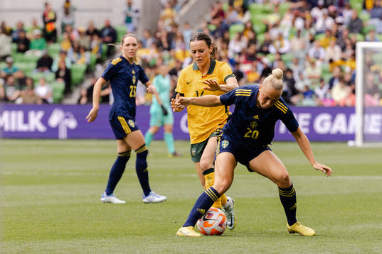 Hayley Raso of Australia and Hanna Bennison of Sweden