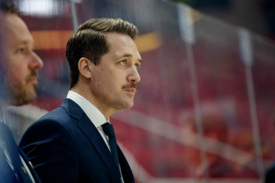Head coach Sam Hallam of Sweden