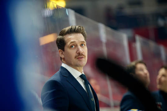 Head coach Sam Hallam of Sweden