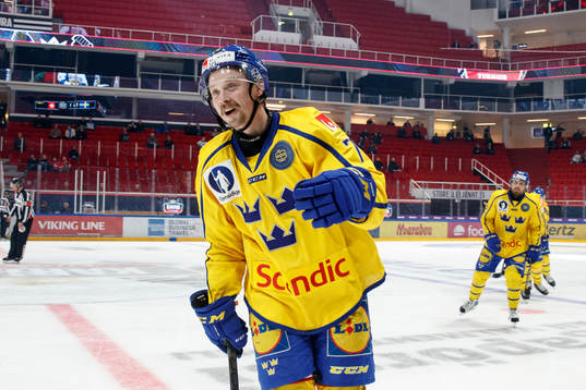 Bläddra bland fler bilder av Ice Hockey, Karjala Tournament, Sweden - Switzerland