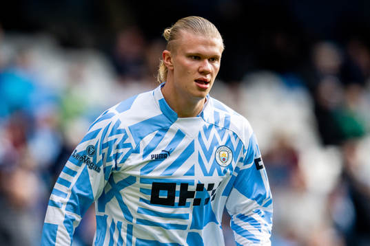 Erling Braut Haaland of Manchester City warms up