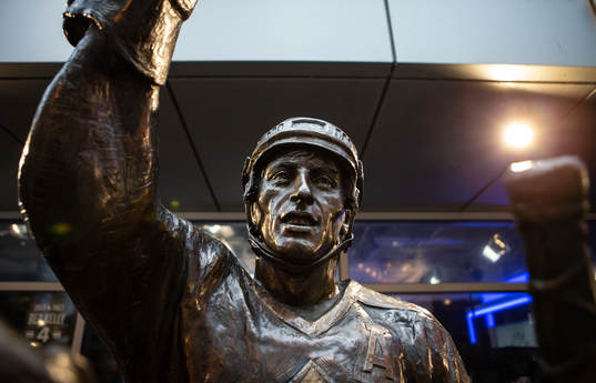 A statue depicting Börje Salming outside Scotiabank Arena