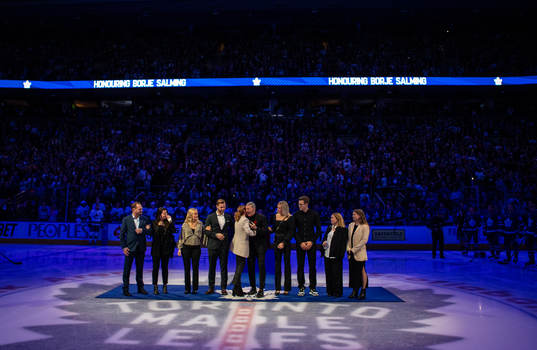 Börje Salming and his family are shown