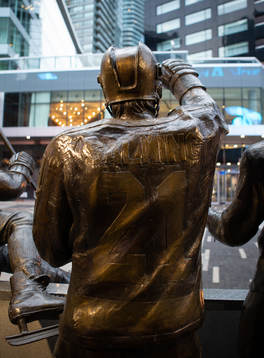 A statue depicting Börje Salming outside Scotiabank Arena