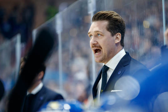 Head Coach Sam Hallam of Sweden
