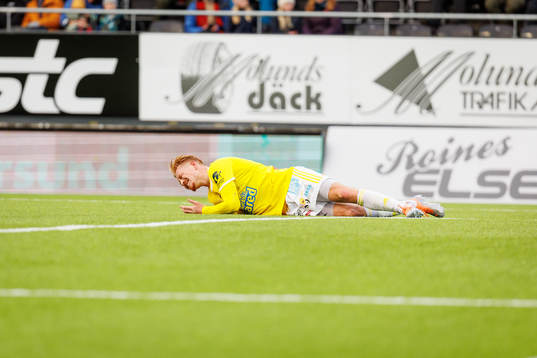 Falkenbergs Linus Borgström  har ont