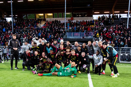 Östersunds spelare jublar