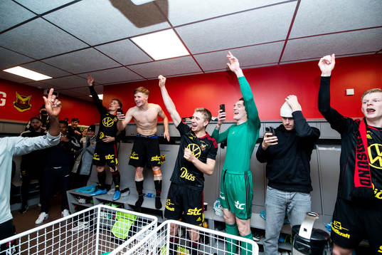 Östersunds Ludvig Fritzson och målvakt Andrew Robert