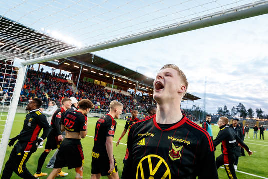 Östersunds Malcolm Stolt  jublar