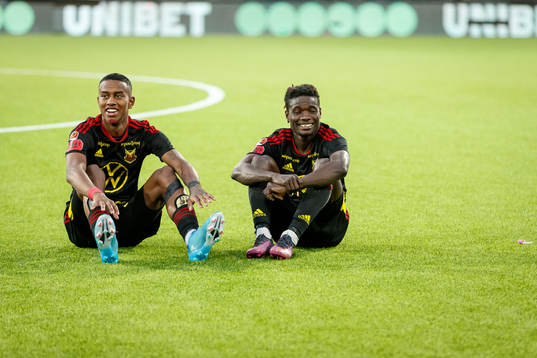Östersunds Yannick Armel Assiedou Adjoumani och Chovanie