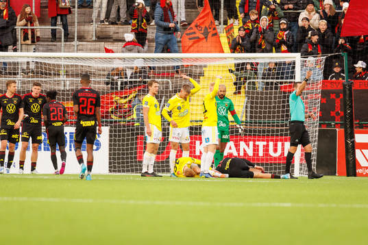 Falkenbergs Linus Borgström  har ont