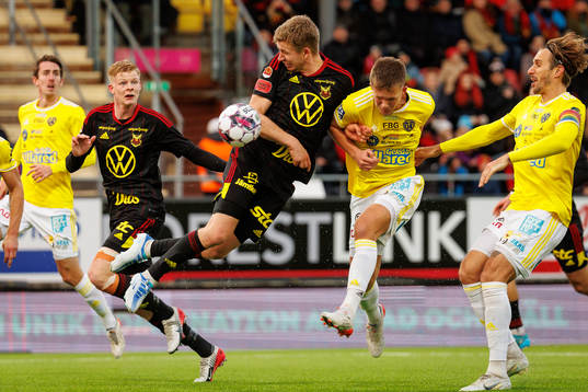 Östersunds Ludvig Fritzson  gör 2-0