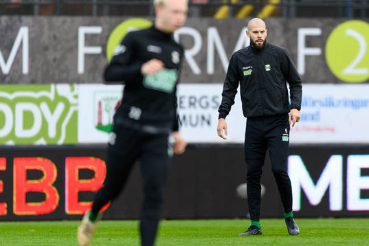 Varbergs Robin Simovic före fotbollsmatchen i kvalet till