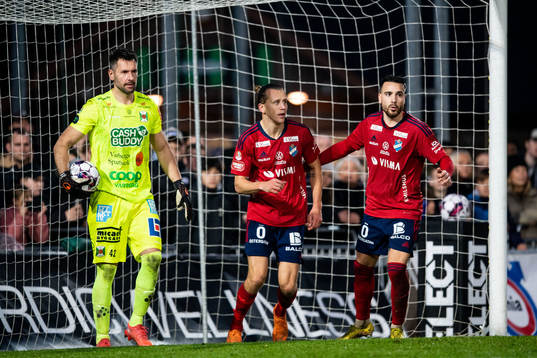 Östers Jesper Jonasson Westermark jublar