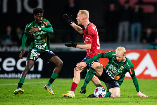 Varbergs Filipe Sisse och Andre Boman mot Östers Adam