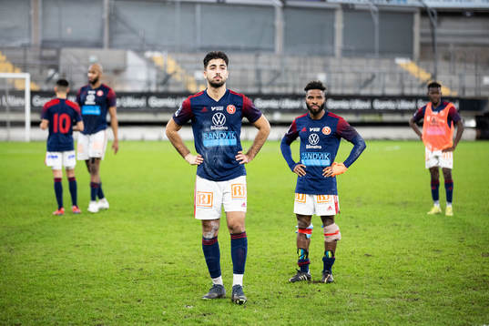 Sandvikens IFs Ahmad Faqa och John Junior Igbarumah deppar