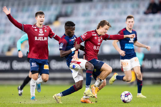 Sandvikens IFs Mamadou Kouyate och Örgrytes Herman
