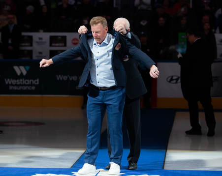 Hockey Hall of Fame Member Daniel Alfredsson receives his
