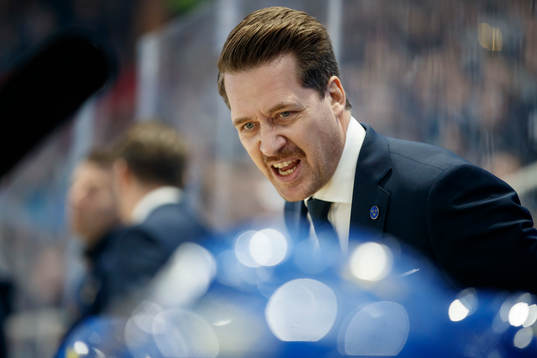 Head Coach Sam Hallam of Sweden