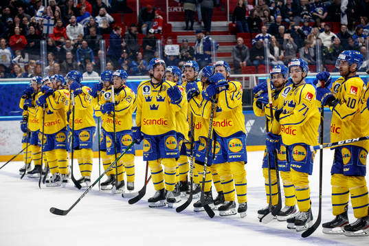 Players of Sweden look dejected