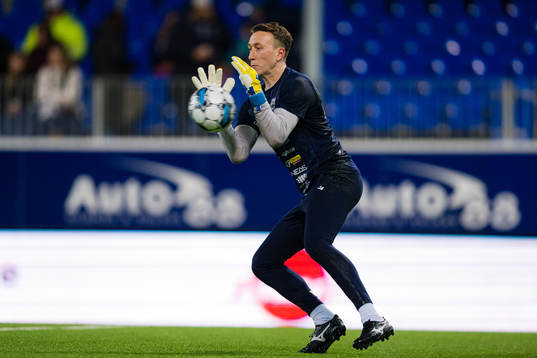 Sean Mcdermott of Kristiansund warms up