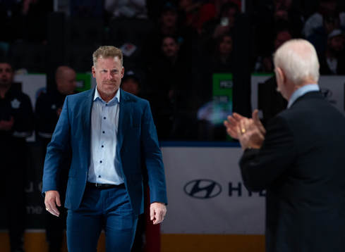 Hockey Hall of Fame Member Daniel Alfredsson receives his