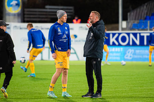 John Olav Norheim of Jerv and Arne Sandstø, head coach of