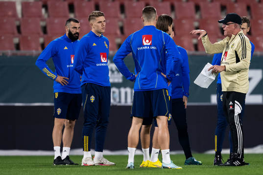 Players and head coach Janne Andersson of the Swedish