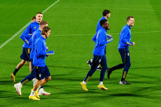 Mattias Svanberg, Anthony Elanga and Viktor Claesson of the