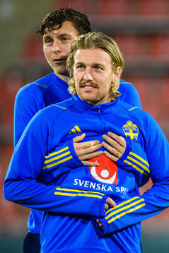 Victor Nilsson Lindelöf and Emil Forsberg of the Swedish