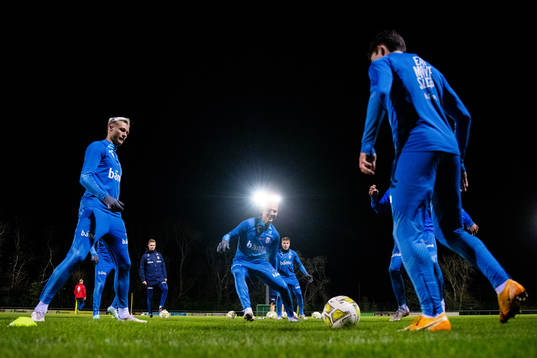 Stian Gregersen, Leo Skiri Østigård and players of the