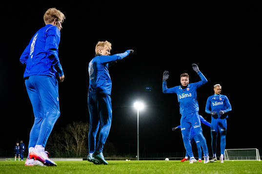 Fredrik André Bjørkan and players of the Norwegian