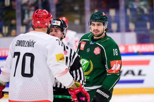 Radek Smolenak of Mountfield and Remi Elie of Färjestad