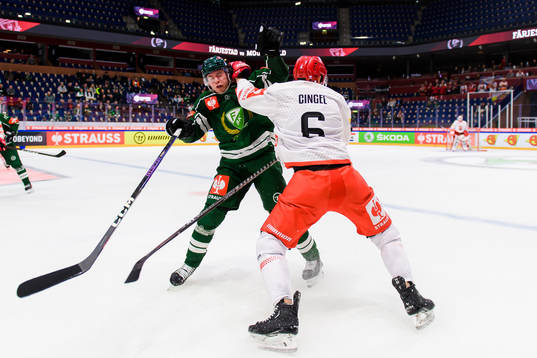 Oscar Lawner of Färjestad and Lukas Cingel of Mountfield