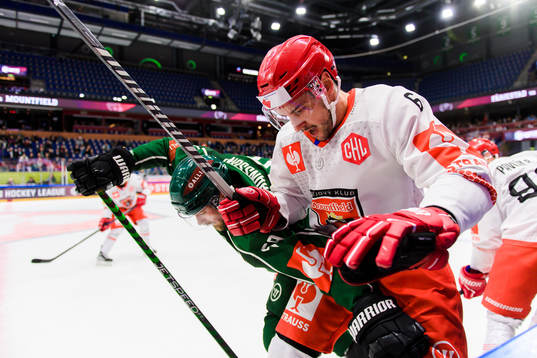 Linus Johansson of Färjestad and Lukas Cingel of Mountfield