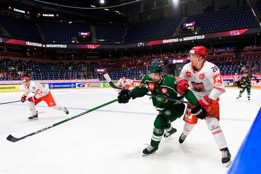 Linus Johansson of Färjestad and Ales Jergi of Mountfield