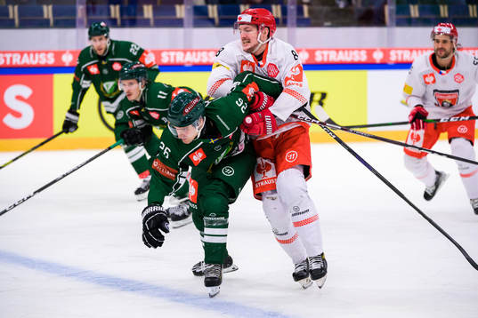 Joel Nyström of Färjestad and Oliver Okuliar of Mountfield