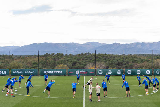 Bläddra bland fler bilder av Football, Sweden, Training