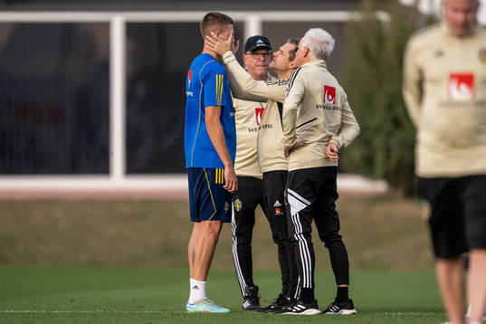 Emil Holm, head coach Janne Andersson, Jonas Werner, doctor