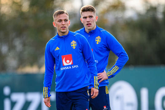 Jesper Karlsson and Viktor Gyökeres of the Swedish