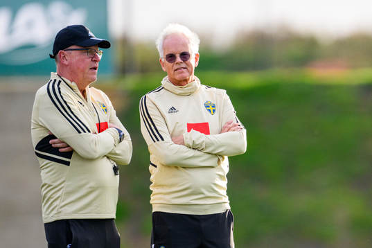 Head coach Janne Andersson and doctor Anders Valentin of