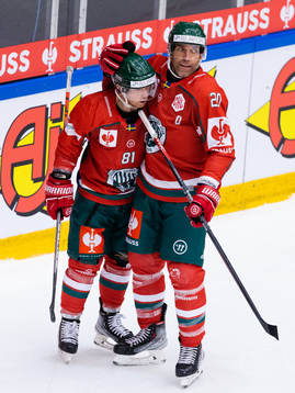 Joel Lundqvist of Frölunda celebrates scoring 3-0 with