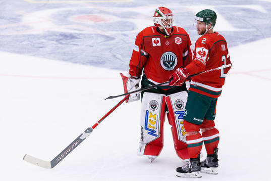 Goalkeeper Lars Johansson and Christian Folin of Frölunda